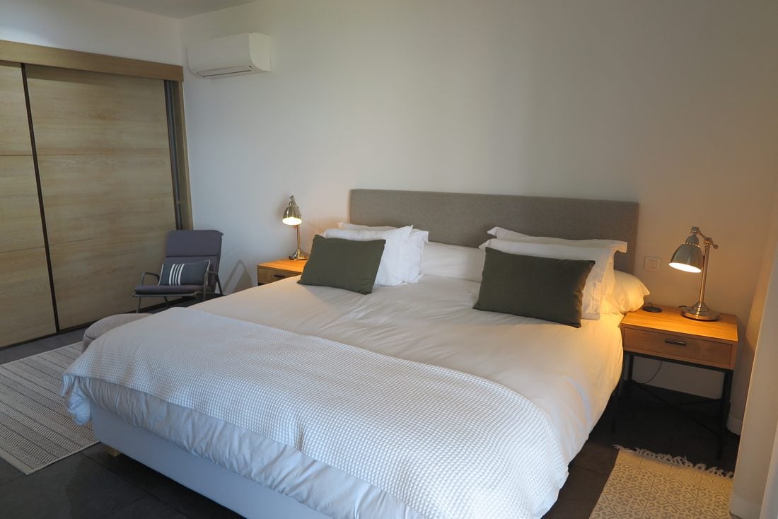 King-size bed